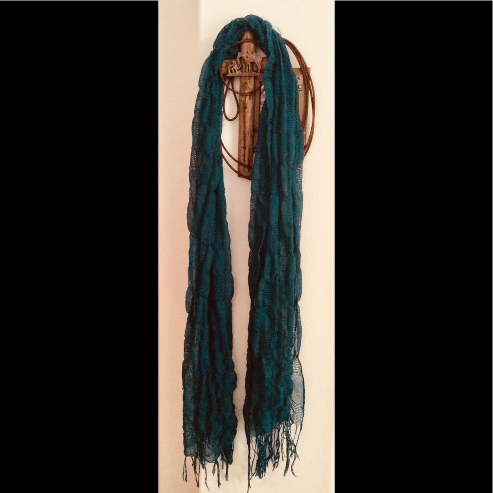 Gorgeous long teal scarf